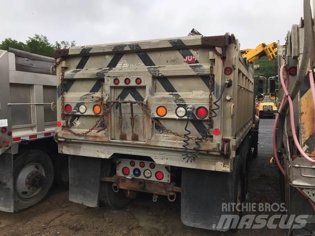 Mack CV700 スノーブレードとプラウ