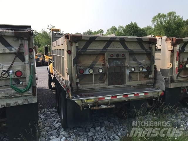 Mack CV700 スノーブレードとプラウ