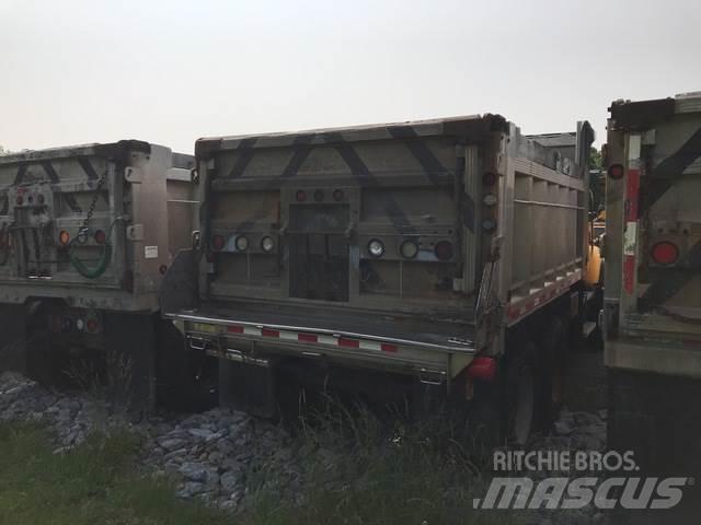 Mack CV700 スノーブレードとプラウ