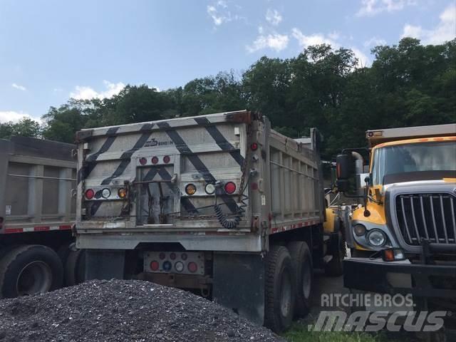 Mack CV700 スノーブレードとプラウ
