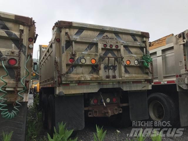 Mack CV700 スノーブレードとプラウ