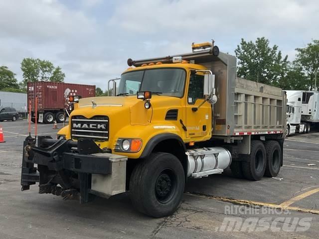 Mack CV713 ダンプ