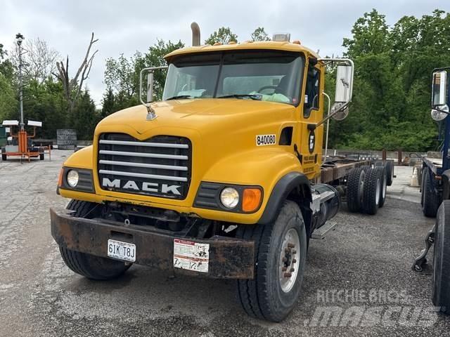 Mack CV713 キャビン及び内装