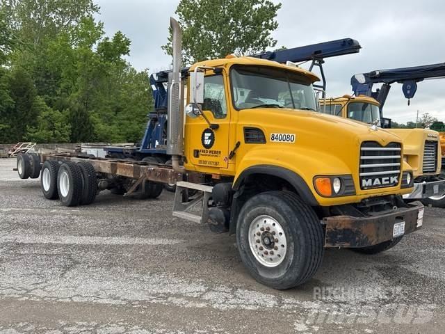 Mack CV713 キャビン及び内装