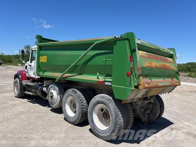 Mack CV713 ダンプ