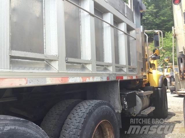 Mack CV713 砂と塩撒き専用車