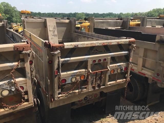 Mack CV713 スノーブレードとプラウ