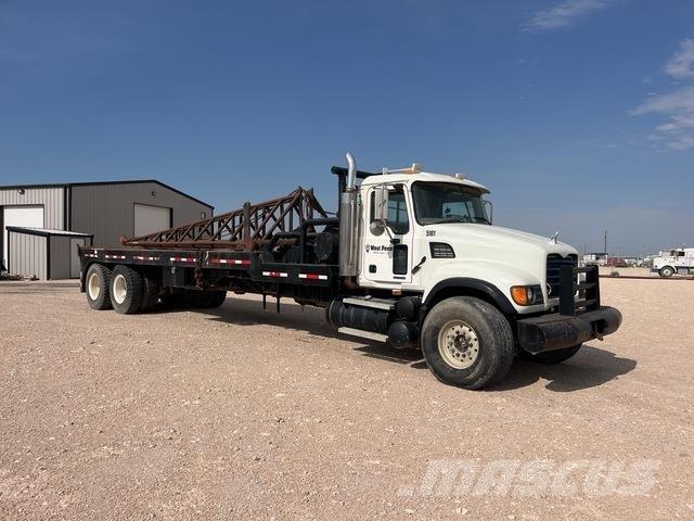 Mack CV713 平ボディー