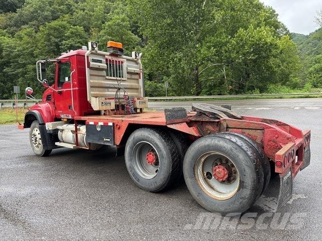 Mack CV713 中古トラクターヘッド | トレーラーヘッド