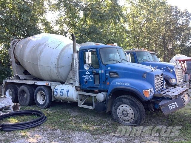 Mack CV713 ダンプ