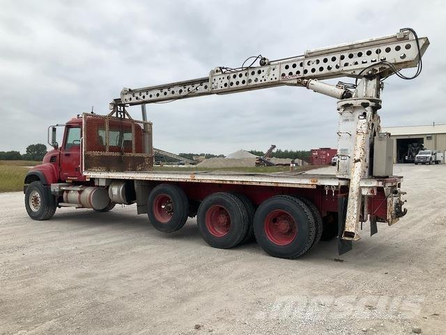 Mack CV713 その他トラック