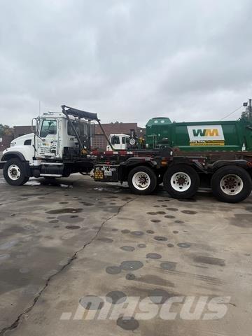 Mack CV713 スキップローダートラック