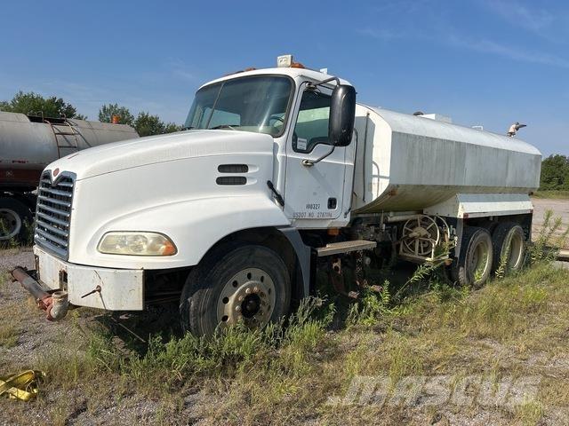 Mack CXN612 給水車
