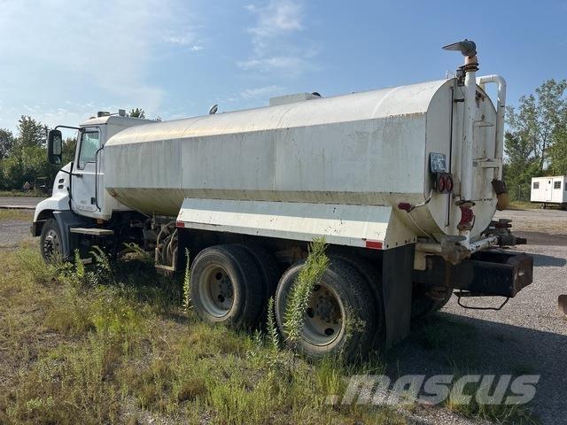 Mack CXN612 給水車