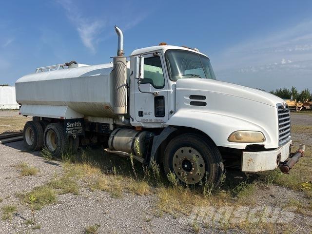 Mack CXN612 給水車