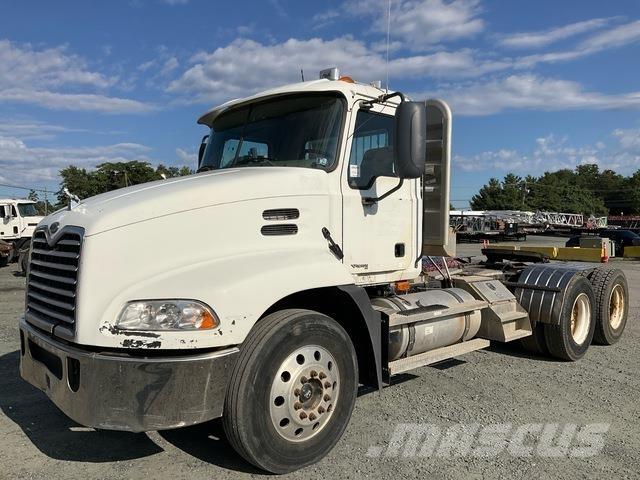 Mack CXN613 中古トラクターヘッド | トレーラーヘッド