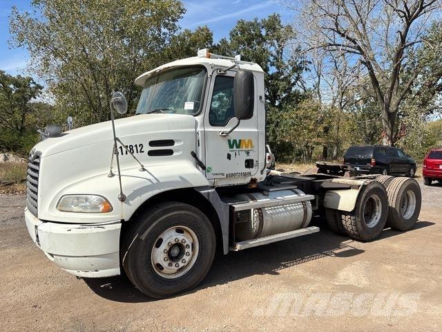 Mack CXN613 中古トラクターヘッド | トレーラーヘッド