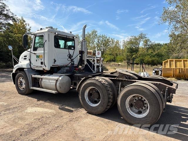 Mack CXN613 中古トラクターヘッド | トレーラーヘッド