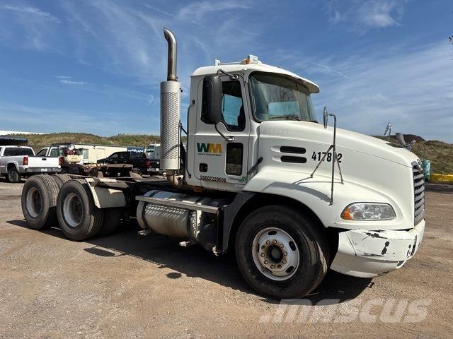 Mack CXN613 中古トラクターヘッド | トレーラーヘッド