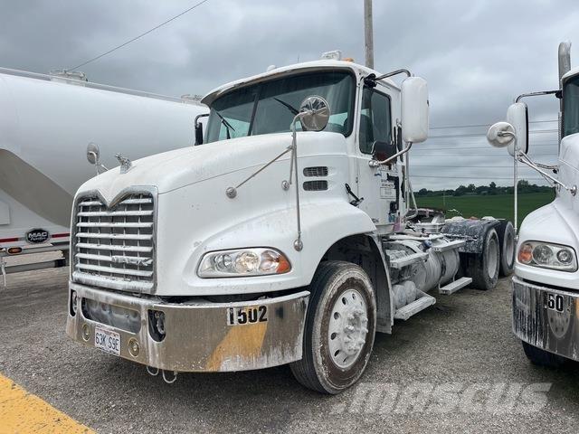 Mack CXU 613 中古トラクターヘッド | トレーラーヘッド
