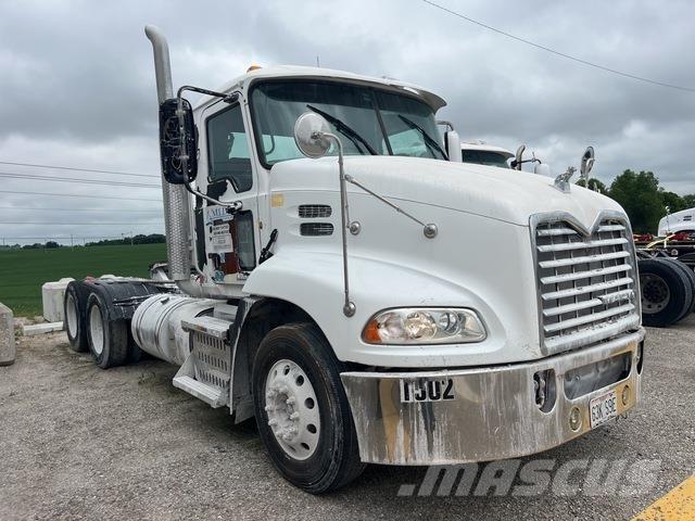 Mack CXU 613 中古トラクターヘッド | トレーラーヘッド