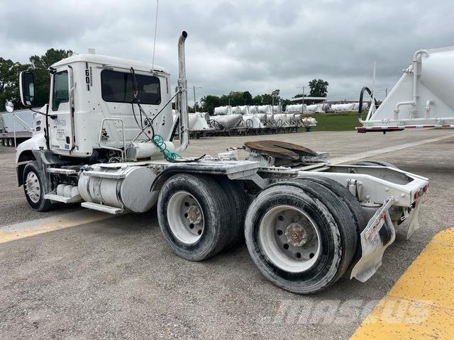 Mack CXU 613 中古トラクターヘッド | トレーラーヘッド