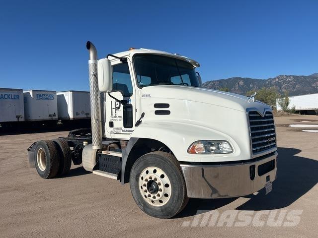 Mack CXU612 中古トラクターヘッド | トレーラーヘッド