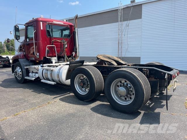 Mack CXU612 中古トラクターヘッド | トレーラーヘッド