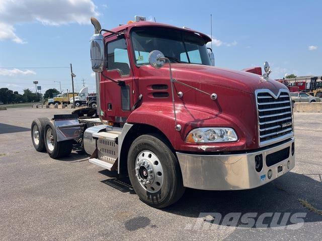 Mack CXU612 中古トラクターヘッド | トレーラーヘッド