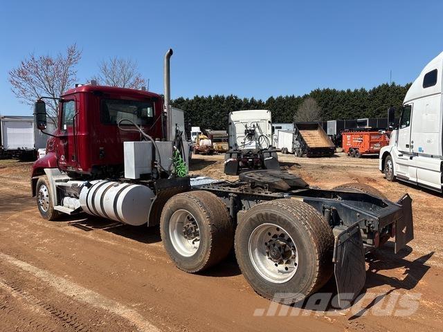 Mack CXU613 中古トラクターヘッド | トレーラーヘッド