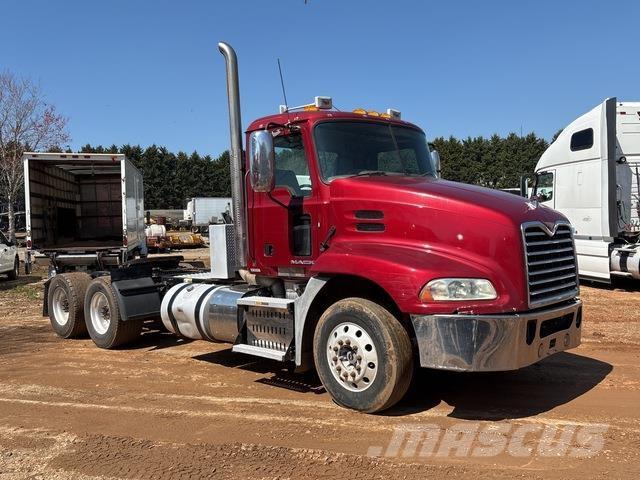 Mack CXU613 中古トラクターヘッド | トレーラーヘッド