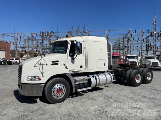 Mack CXU613 中古トラクターヘッド | トレーラーヘッド
