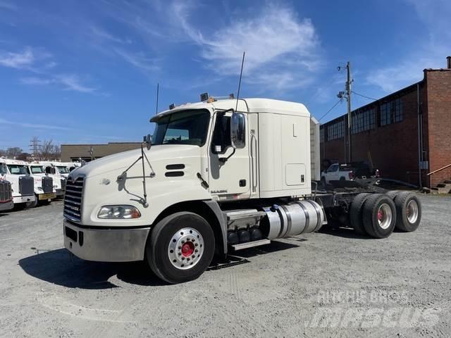 Mack CXU613 中古トラクターヘッド | トレーラーヘッド