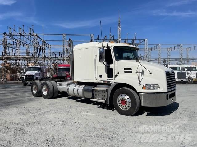 Mack CXU613 中古トラクターヘッド | トレーラーヘッド