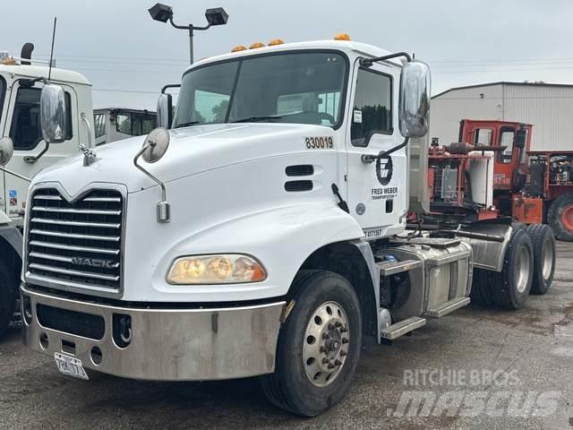 Mack CXU613 中古トラクターヘッド | トレーラーヘッド