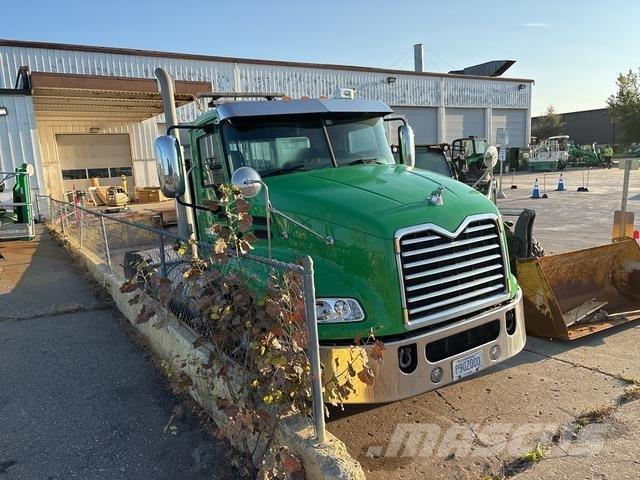 Mack CXU613 中古トラクターヘッド | トレーラーヘッド