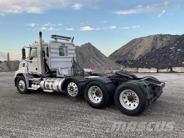 Mack CXU613 中古トラクターヘッド | トレーラーヘッド