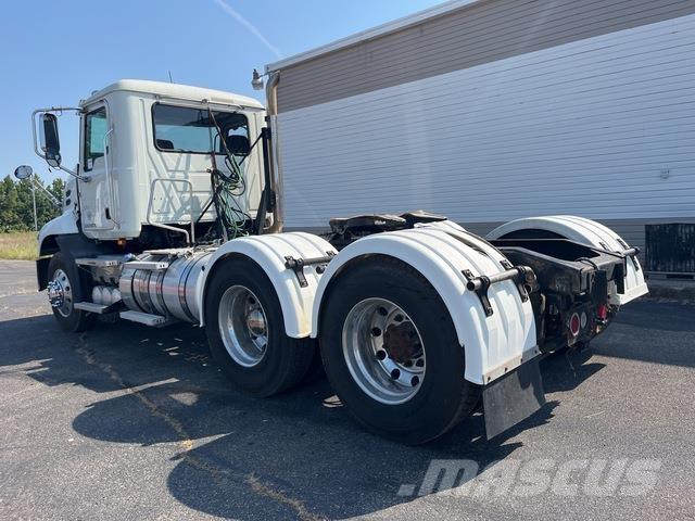Mack CXU613 中古トラクターヘッド | トレーラーヘッド