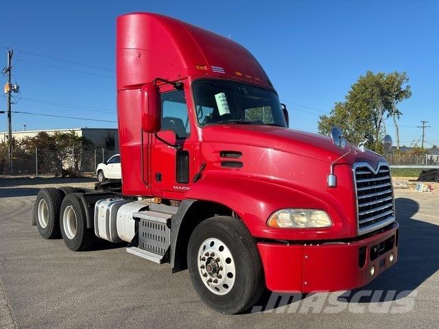 Mack CXU613 中古トラクターヘッド | トレーラーヘッド