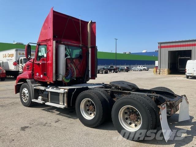 Mack CXU613 中古トラクターヘッド | トレーラーヘッド