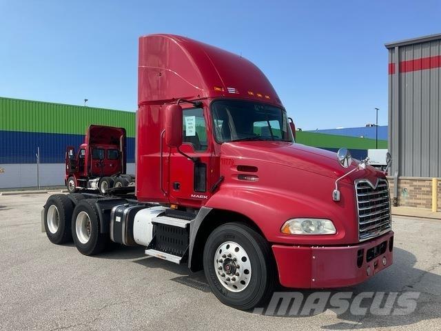 Mack CXU613 中古トラクターヘッド | トレーラーヘッド
