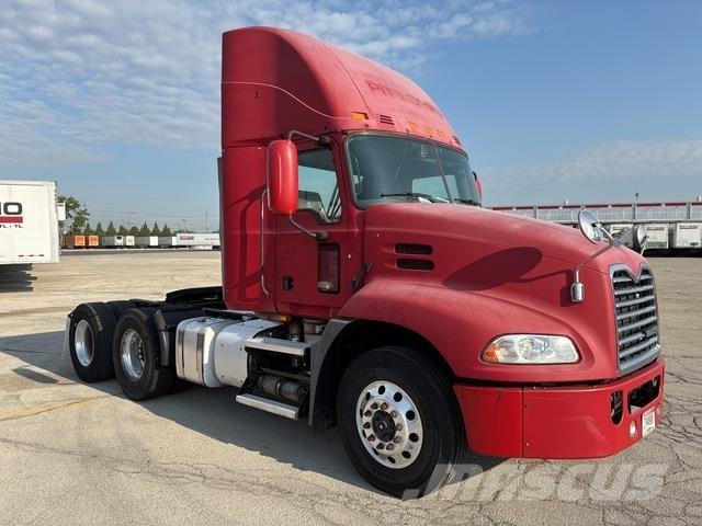 Mack CXU613 中古トラクターヘッド | トレーラーヘッド