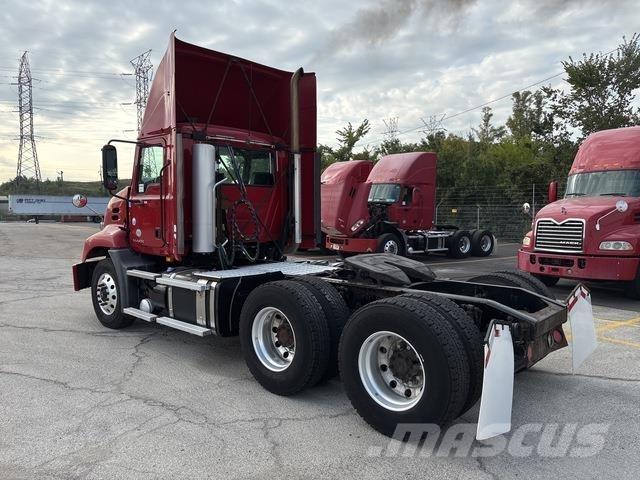 Mack CXU613 中古トラクターヘッド | トレーラーヘッド