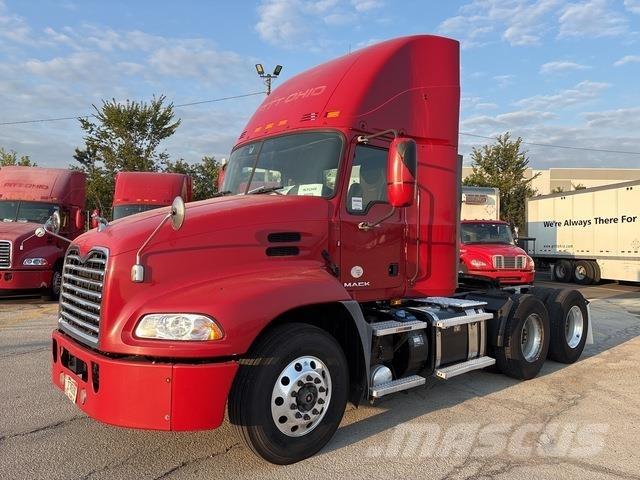 Mack CXU613 中古トラクターヘッド | トレーラーヘッド