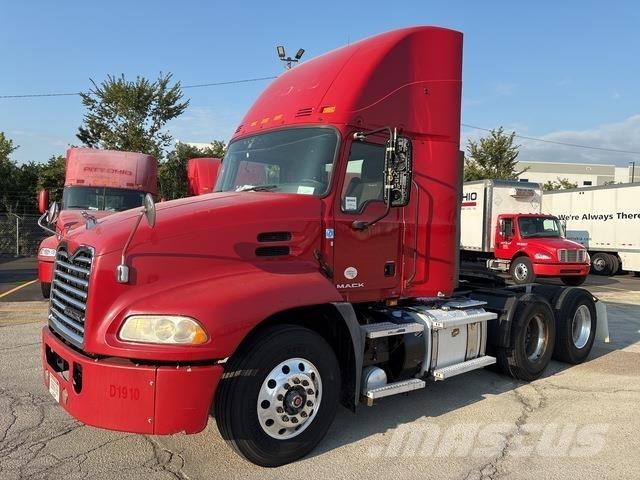 Mack CXU613 中古トラクターヘッド | トレーラーヘッド
