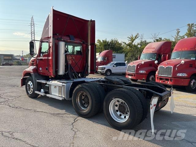 Mack CXU613 中古トラクターヘッド | トレーラーヘッド