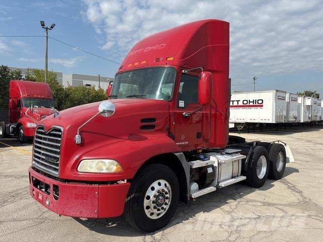 Mack CXU613 中古トラクターヘッド | トレーラーヘッド