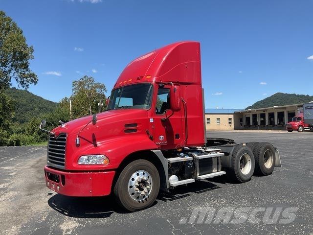 Mack CXU613 中古トラクターヘッド | トレーラーヘッド