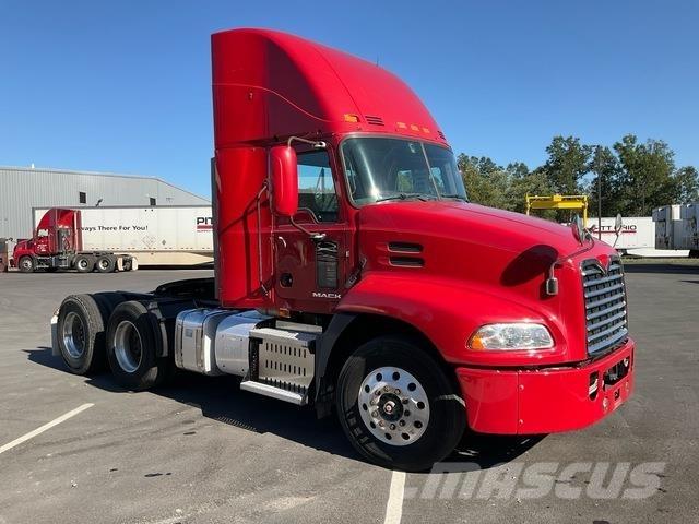 Mack CXU613 中古トラクターヘッド | トレーラーヘッド