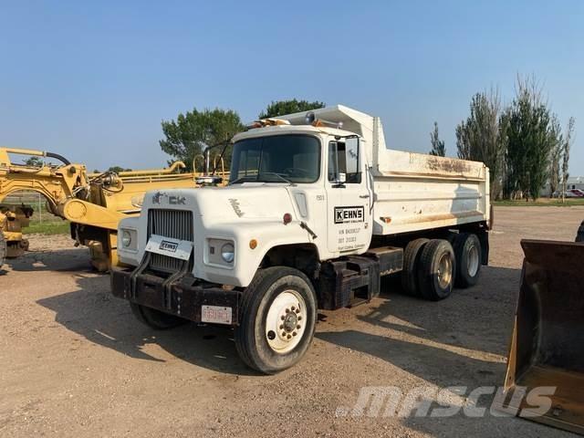 Mack DM686S ダンプ